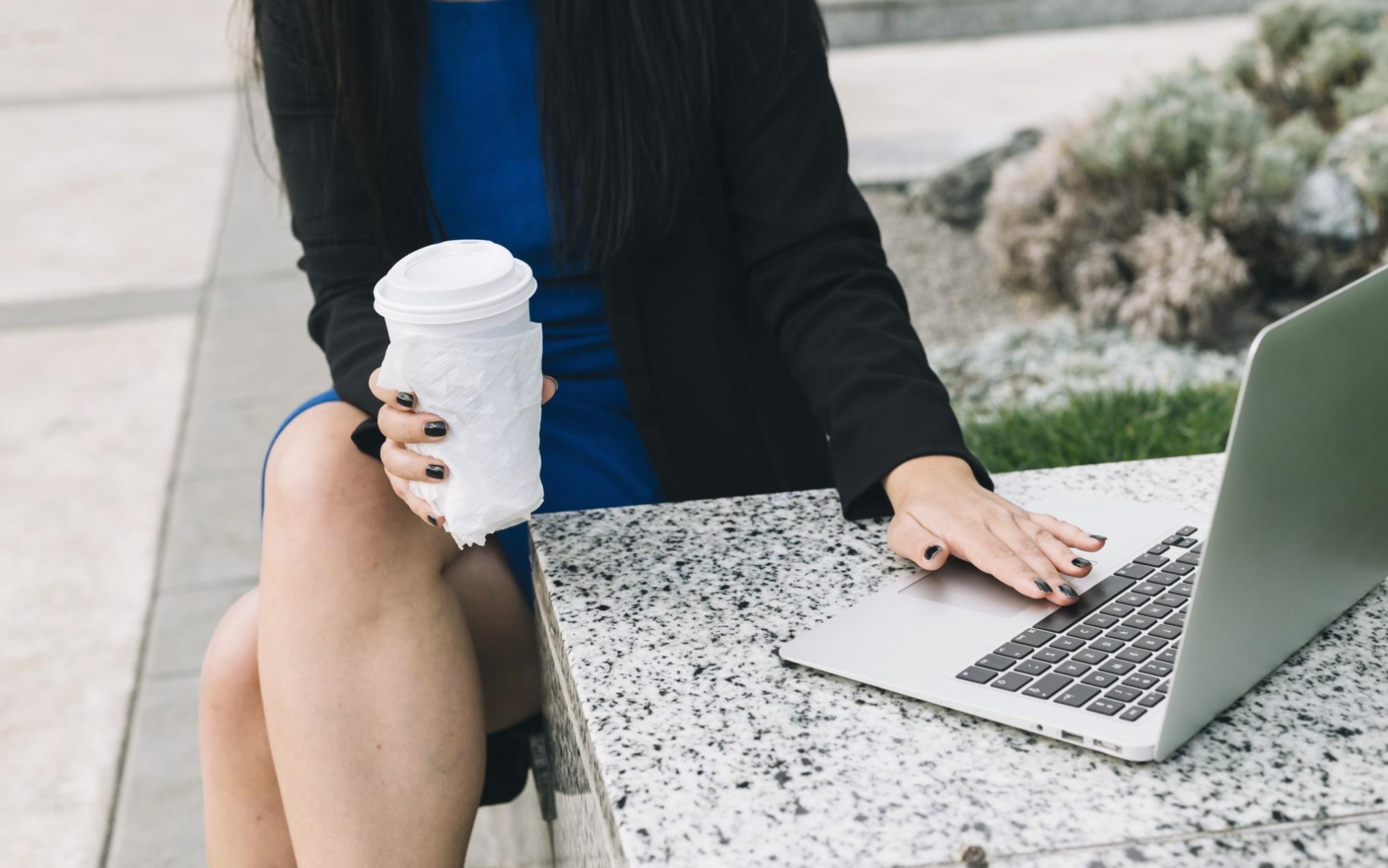 Deltagere i et live webinar om budgetbenchmarking